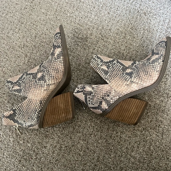 COPY - Vince Camuto Ankle Snake Boot - Picture 4 of 6